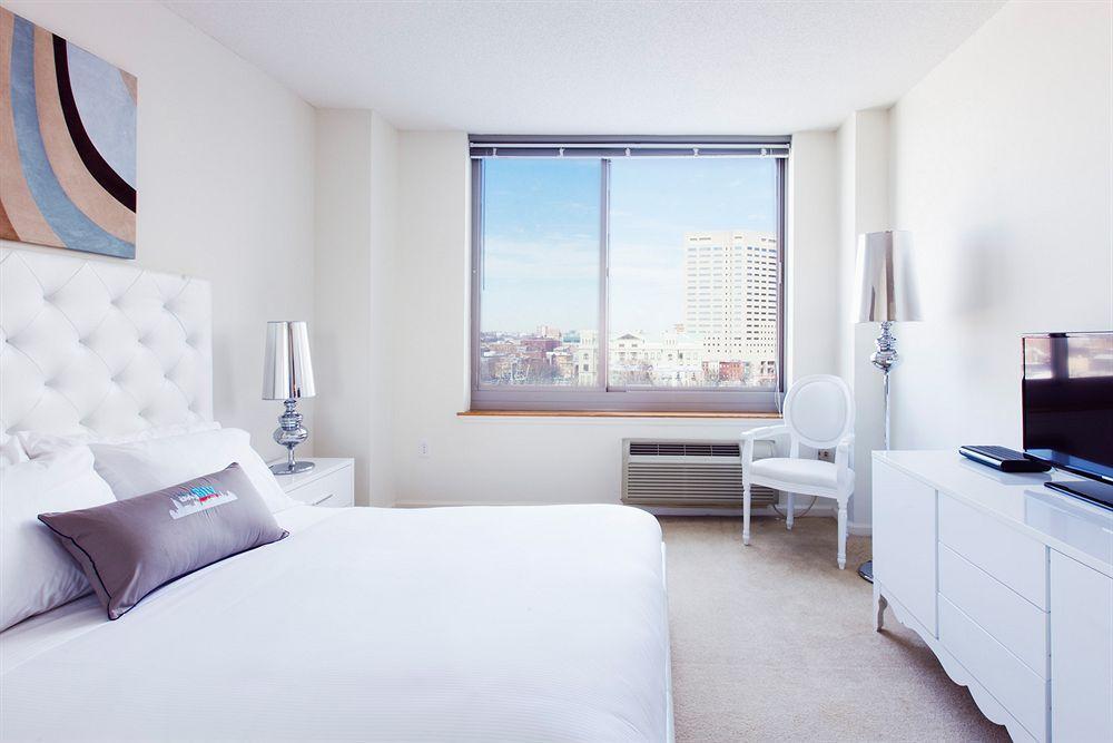 Sky City Apartments New York Bagian luar foto