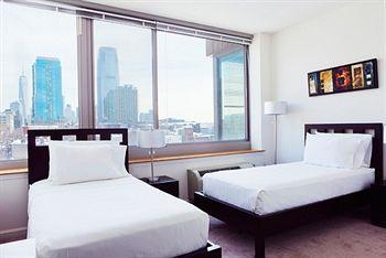 Sky City Apartments New York Bagian luar foto